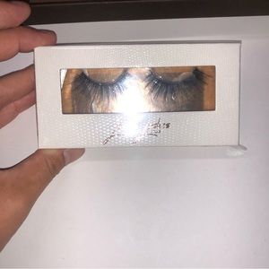 Lavaa Lashes faux mink lashes